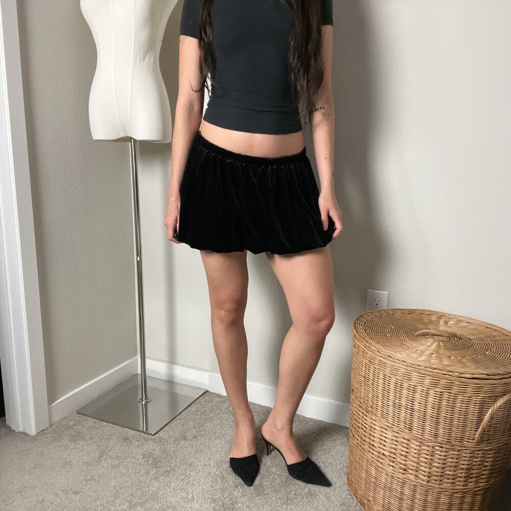 y2k vintage black velvet minimalist puff bubble micro mini skirt